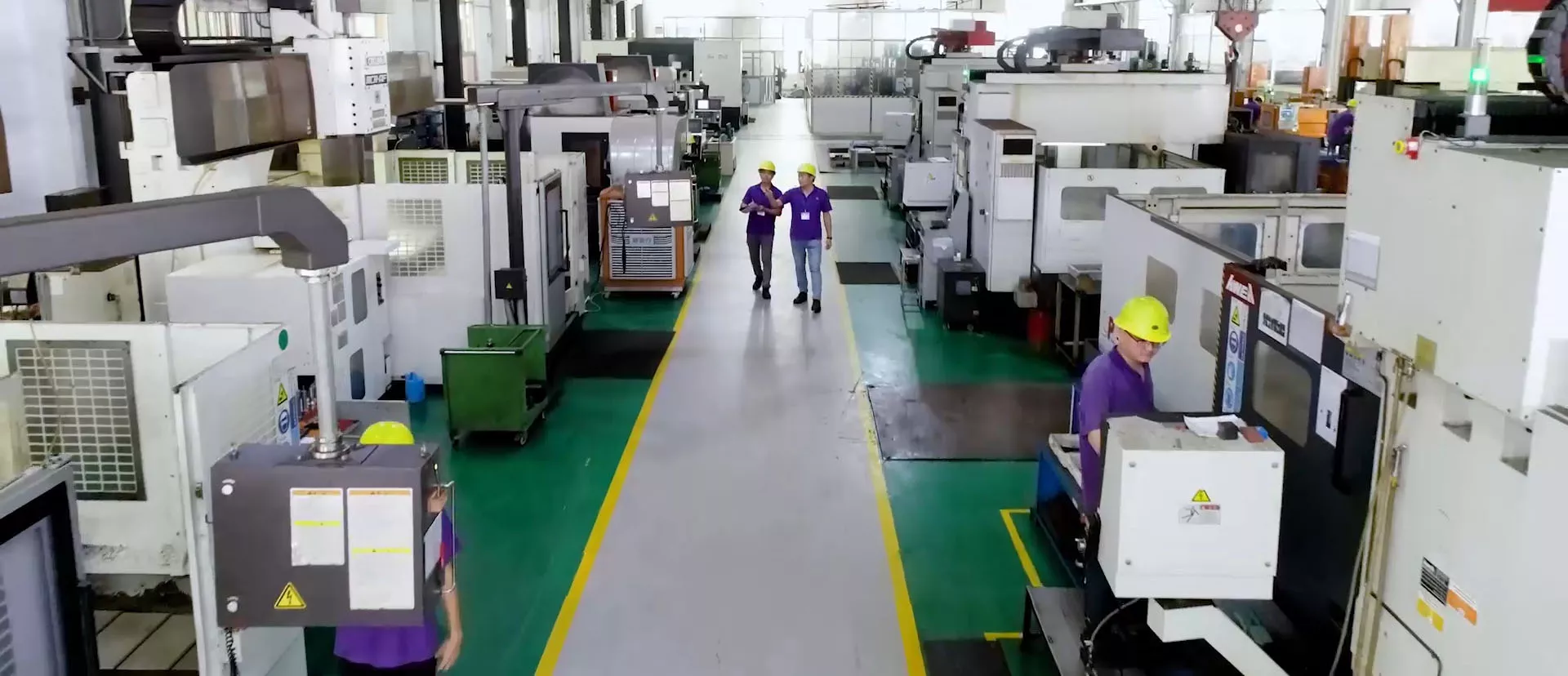 模具车间CNC全景.jpg